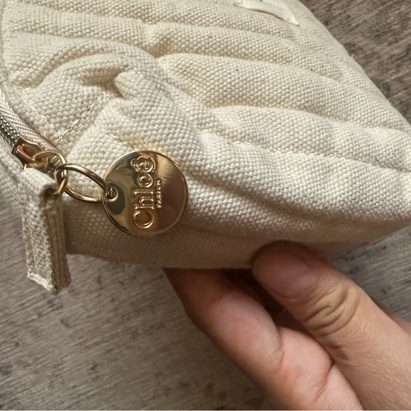 Small Chloe cosmetics bag. - Picture 3 of 8